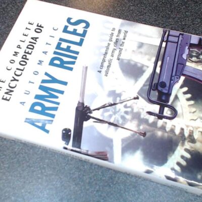 The Complete Encyclopedia of Army Rifles: A Comprehensive Guide to Automatic Army Rifles from Around the World